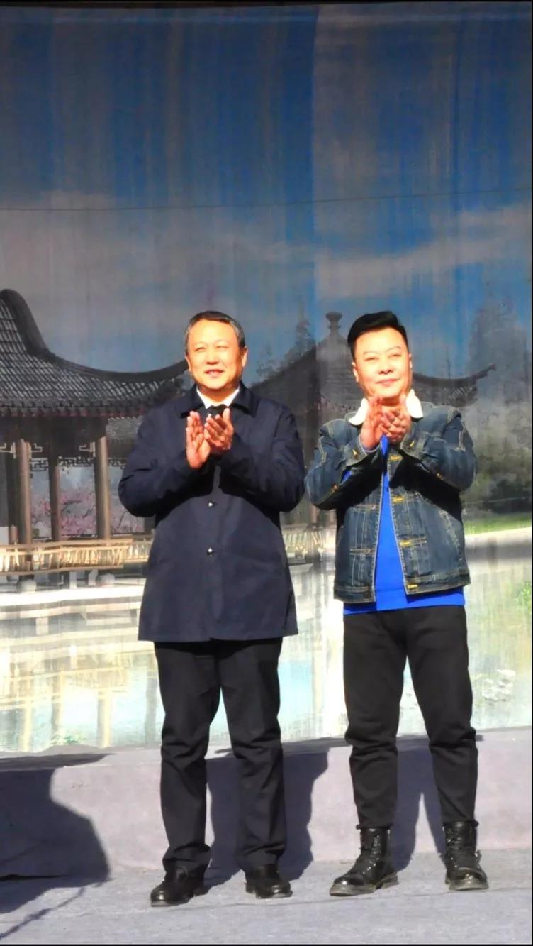 精准扶贫，人大代表在行动 —全国人大代表张辉率团送戏下乡