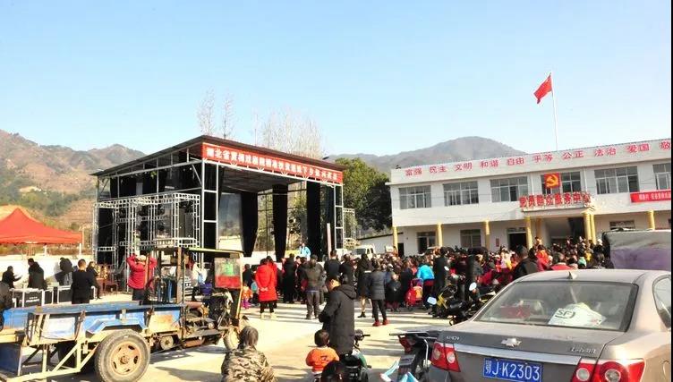 精准扶贫，人大代表在行动 —全国人大代表张辉率团送戏下乡