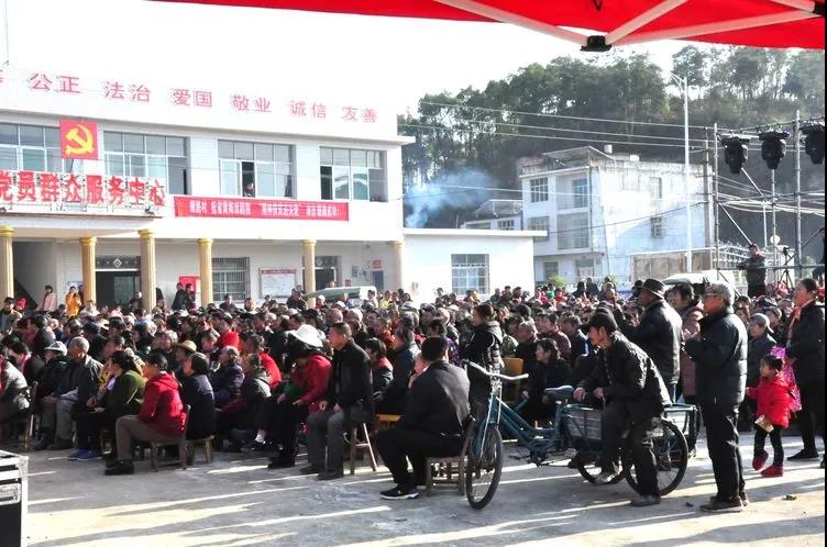 精准扶贫，人大代表在行动 —全国人大代表张辉率团送戏下乡