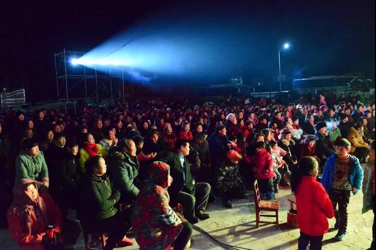 精准扶贫，人大代表在行动 —全国人大代表张辉率团送戏下乡