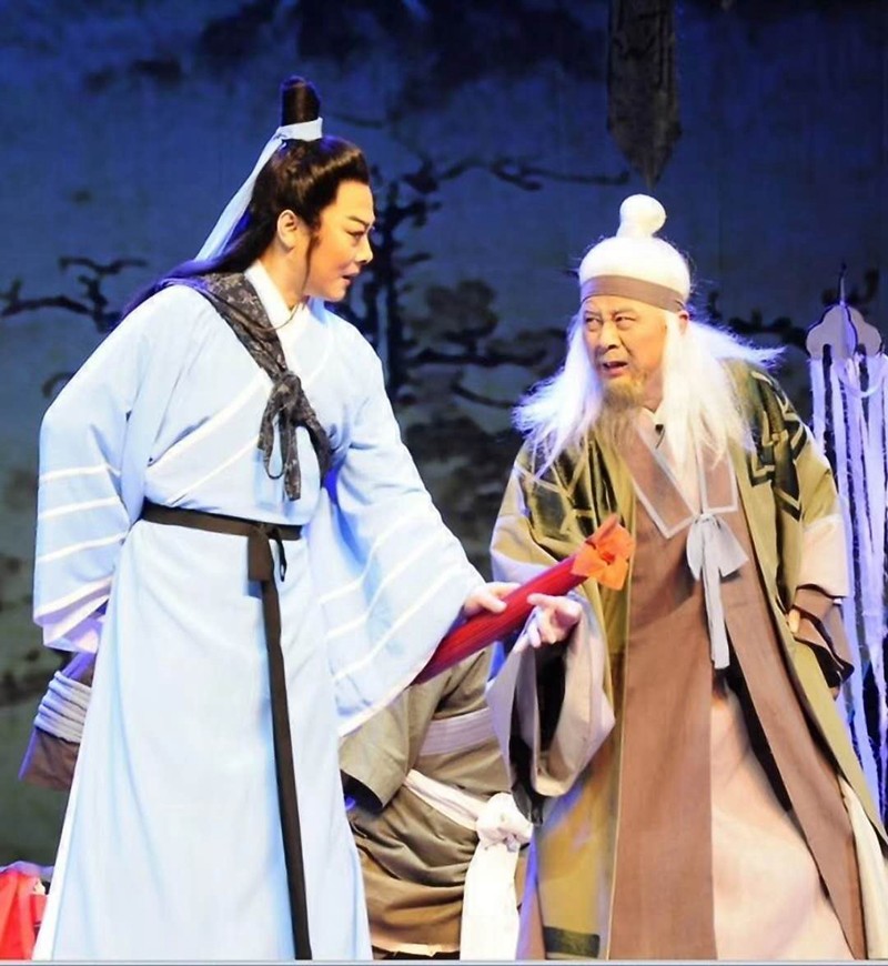 李华  国家二级演员