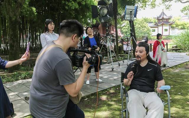 黄梅戏故事片《千古东坡》黄冈取景拍摄 赤壁公园再现“黄州美景花烂漫”盛景