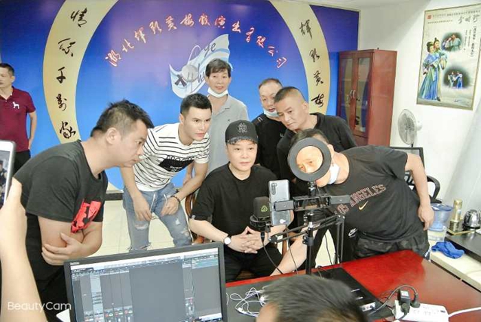 省黄梅戏剧院首次抖音直播大获成功