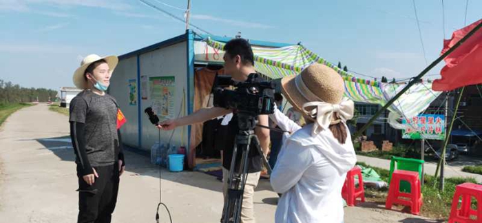 省黄梅戏剧院党员干部奋战在防汛一线