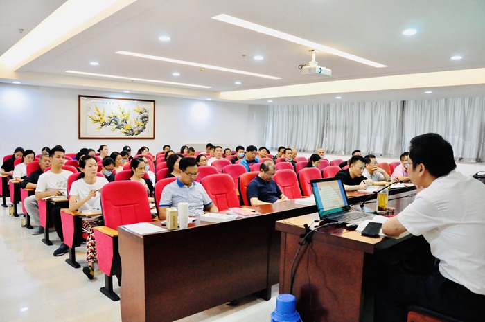 湖北省黄梅戏剧院举办 《习近平谈治国理政》第三卷专题辅导讲座