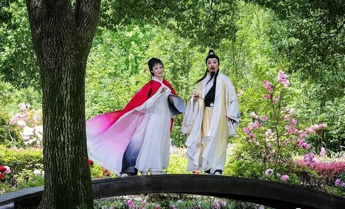 双节同庆  文化惠民  省黄梅戏剧院演出活动安排