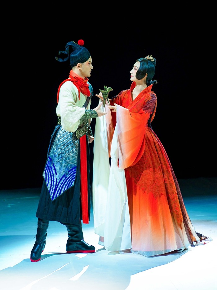 小剧场黄梅戏《美人》完成彩排