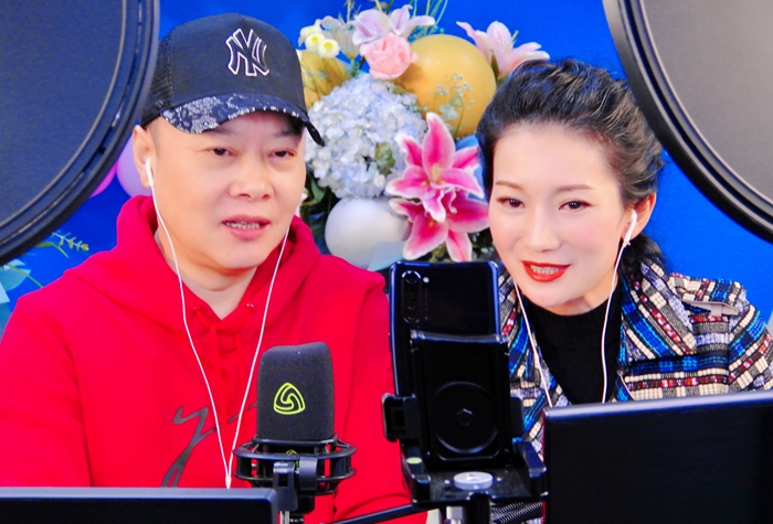 辉歌黄梅戏抖音直播百日庆人气火爆