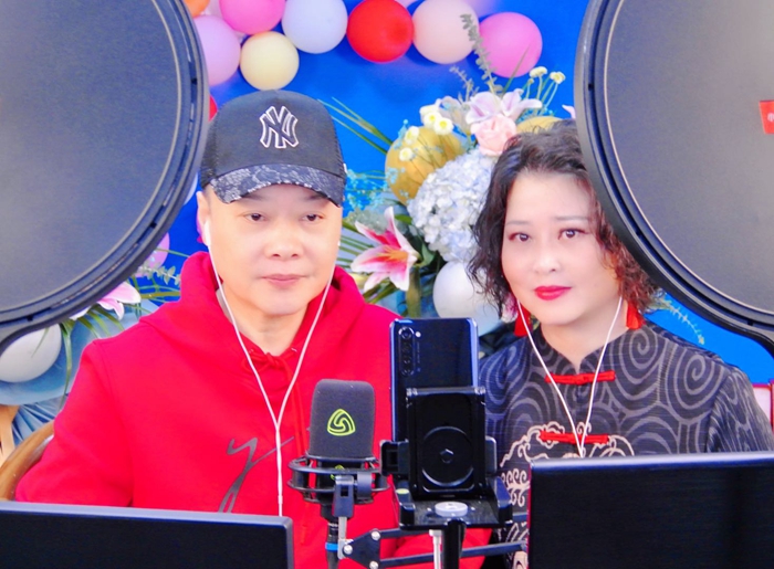 辉歌黄梅戏抖音直播百日庆人气火爆