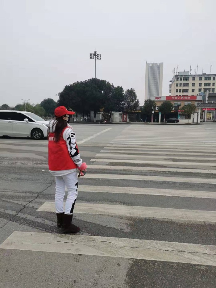 湖北省黄梅戏剧院开展文明劝导志愿活动