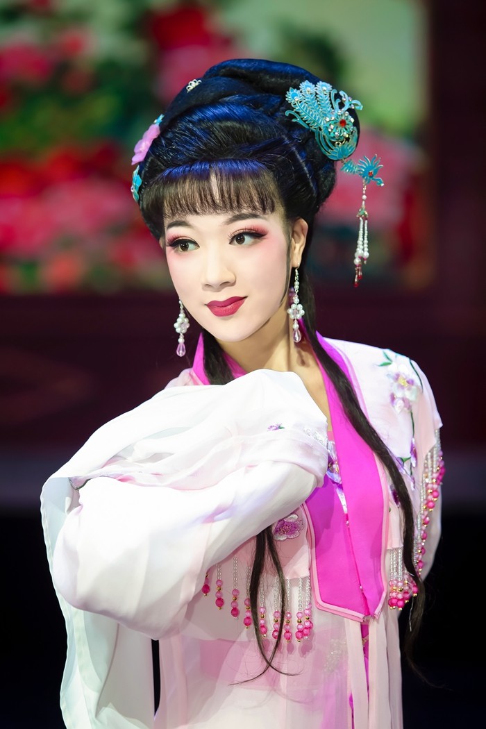 在演剧目《哑女告状》