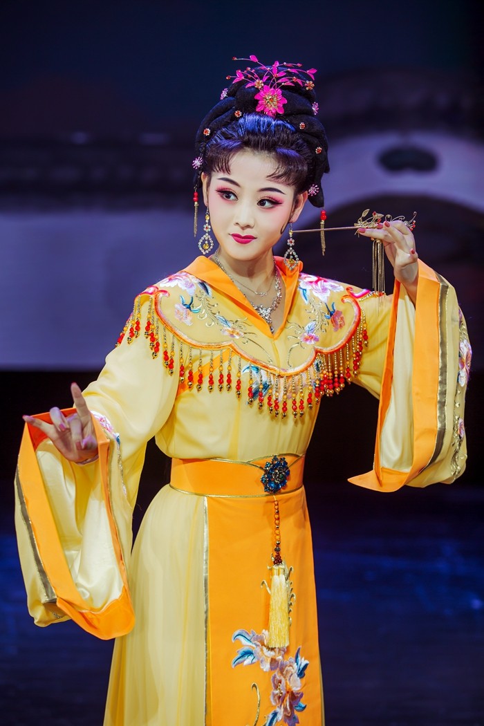 在演剧目《哑女告状》