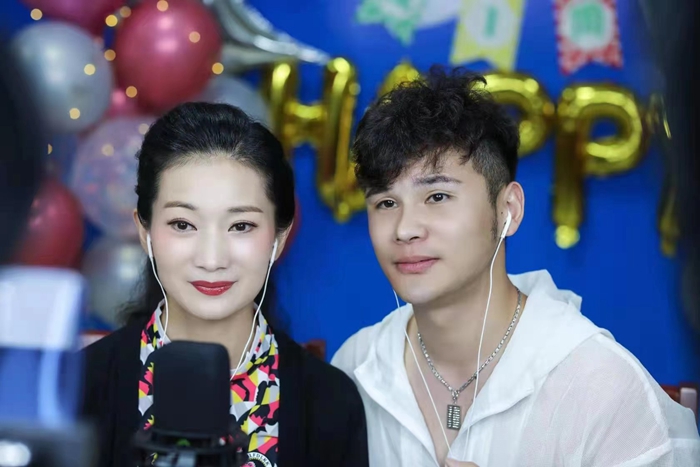 湖北省黄梅戏剧院举行 辉歌黄梅戏抖音直播周年庆活动