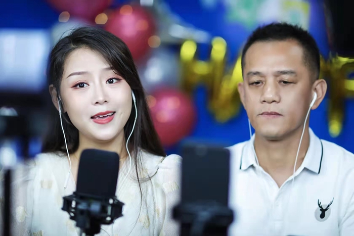 湖北省黄梅戏剧院举行 辉歌黄梅戏抖音直播周年庆活动