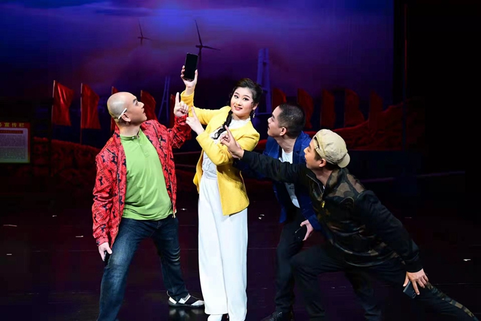 大型原创乡村振兴题材黄梅戏《情系红莲村》成功首演