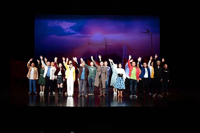 大型原创乡村振兴题材黄梅戏《情系红莲村》成功首演