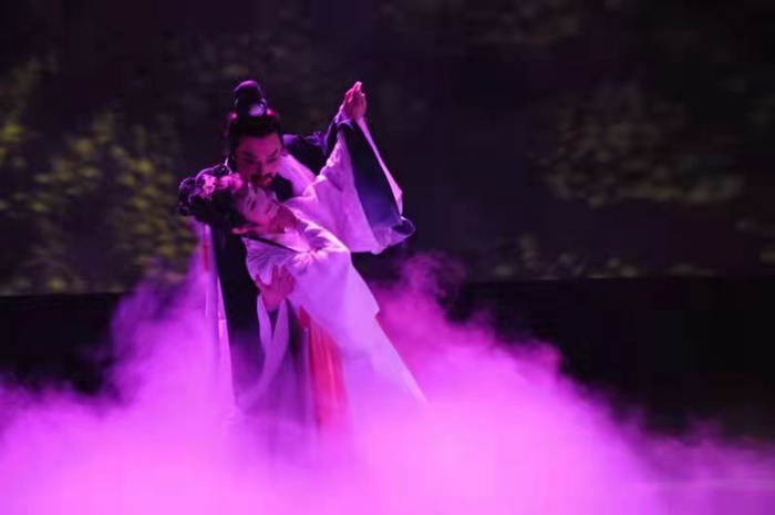 大型黄梅戏《东坡》亮相“两节”开幕式