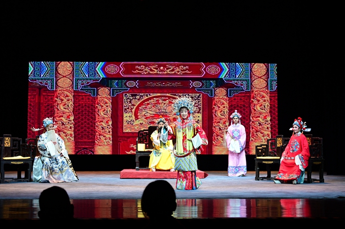 经典黄梅戏《女驸马》受青睐