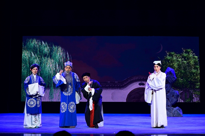 经典黄梅戏《女驸马》受青睐