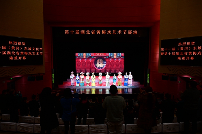 经典黄梅戏《女驸马》受青睐