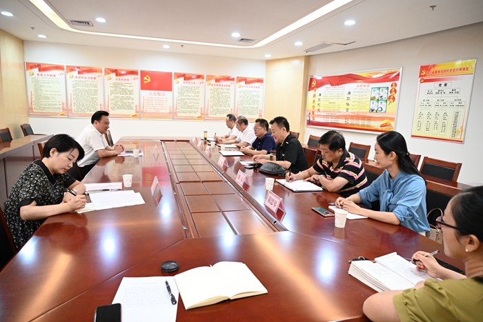 涂宝峰到省院慰问高层次人才