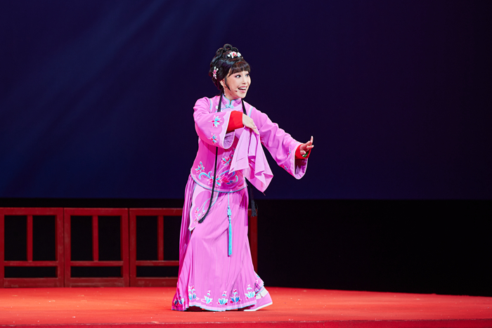 大型清装黄梅戏《名伶余三胜》